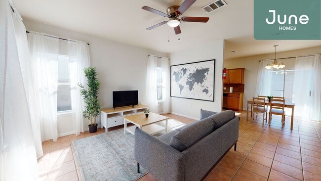 Building Photo - Queen room in 5-bed/2.0-bath Home