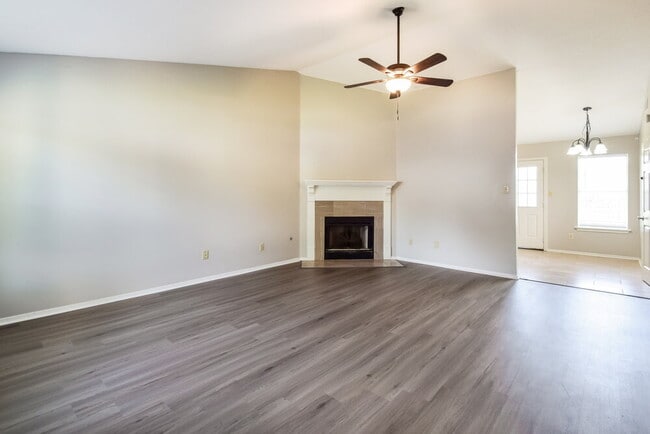 Building Photo - 2545 Waverly Dr