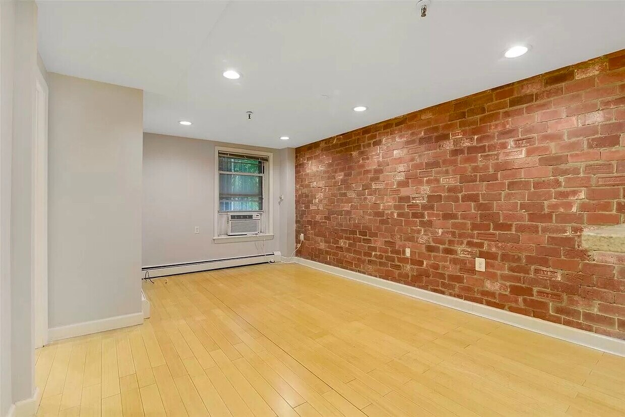 Living Room - 319 Barrow St