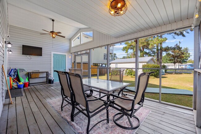 Building Photo - 347 Seabreeze Dr