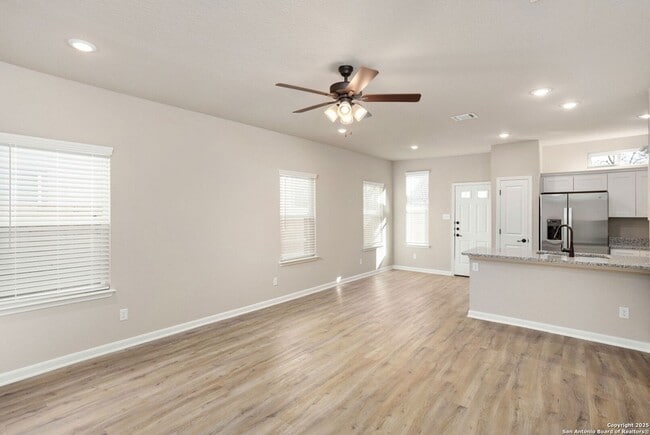 Building Photo - 814 Soria Pl