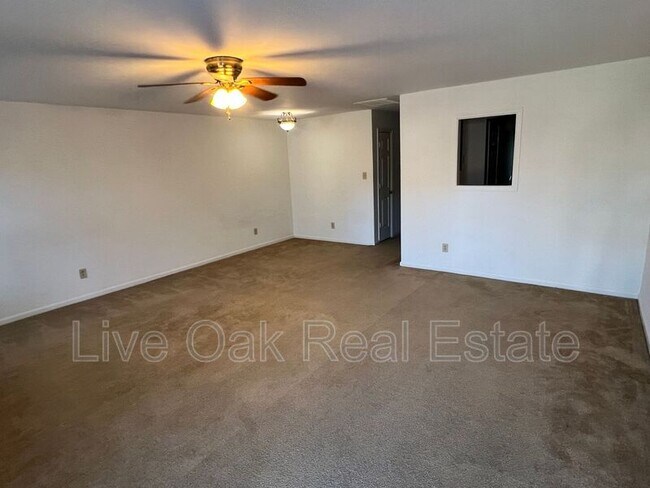Foto del edificio - 2605 Meadows Landing