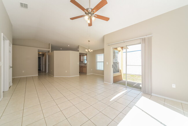 Foto del edificio - 2603 Spring Hill Dr