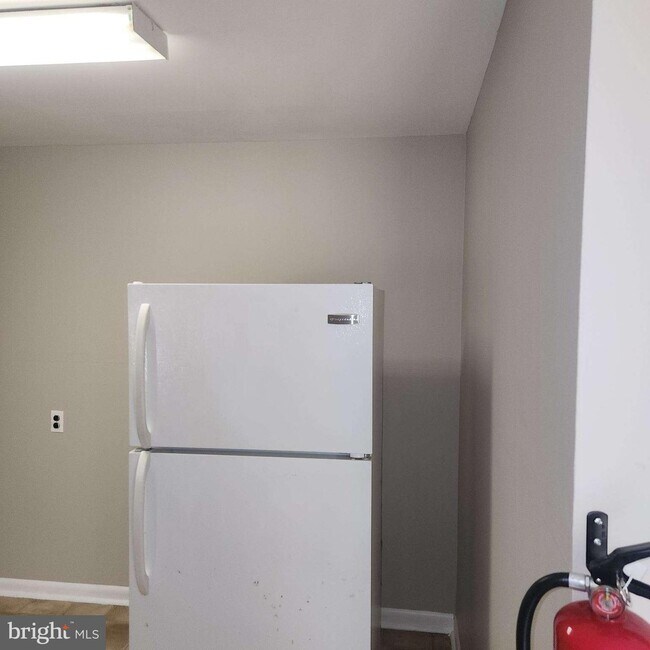 200 Ogden Station Rd Unit B, Wenonah, NJ 08090 Room for Rent in