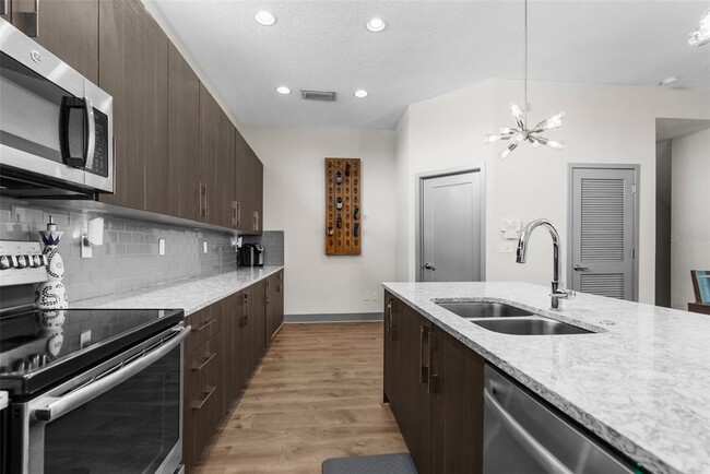 Building Photo - 4810 W McElroy Ave