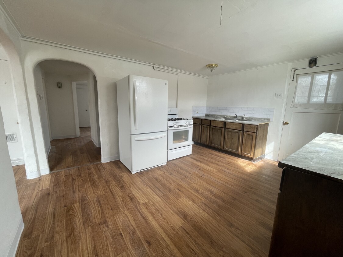 Primary Photo - 2310 E 11th St