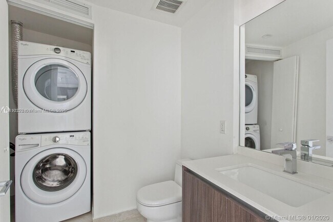 Foto del edificio - 488 NE 18th St