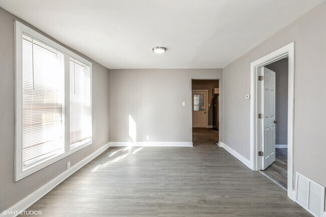 Building Photo - 14624 Harvey Ave