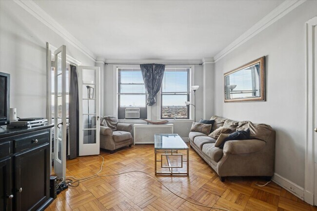 Foto del edificio - 2000 N Lincoln Park W