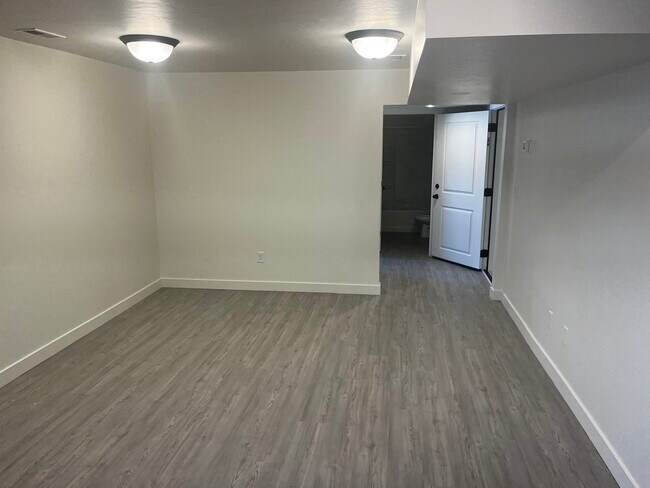 Building Photo - 732 Blue Mountain Dr