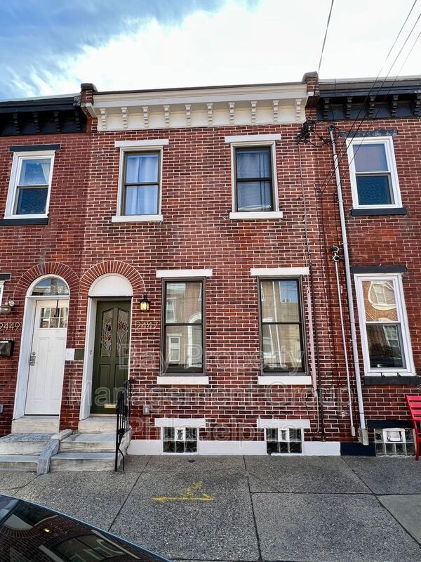 Foto del edificio - 2447 Cedar St