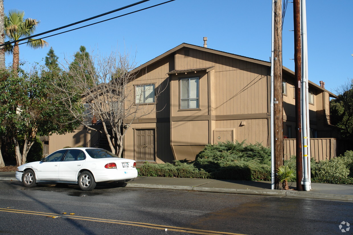 Building Photo - 3851 Blackford Ave