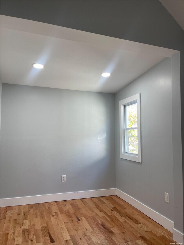 Building Photo - 305A Beach 88th St