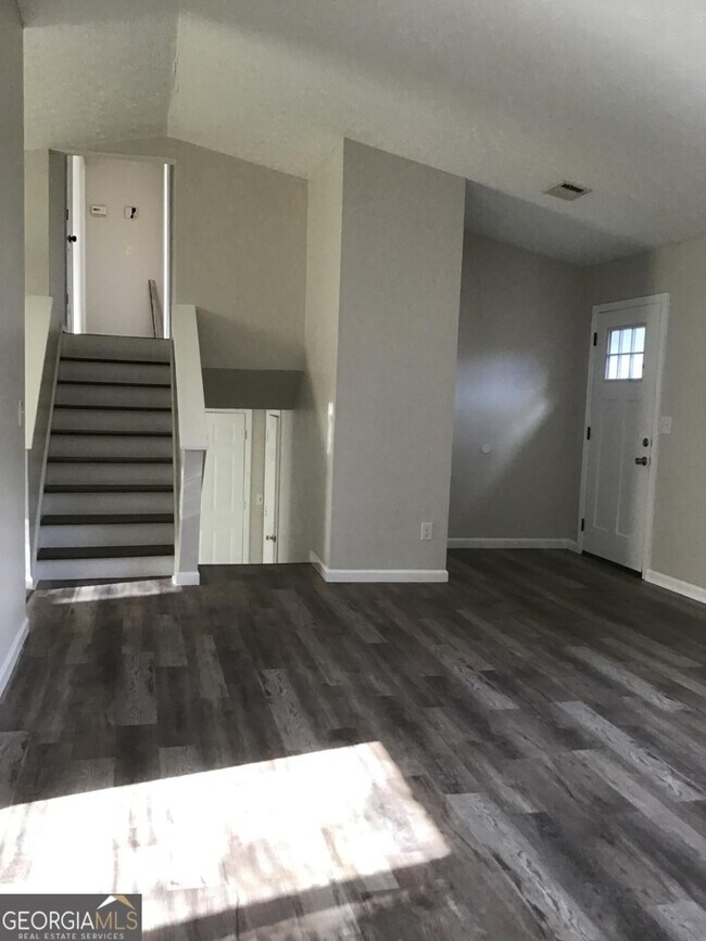 Foto del edificio - 6345 Peppermill Ln