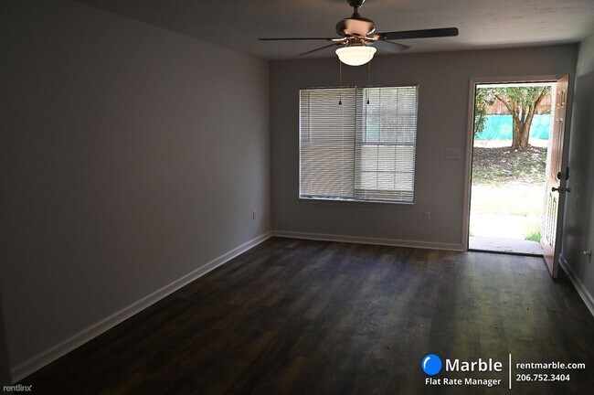 Foto del edificio - 2 br, 2 bath Townhome - 2302 High Rd Unit A