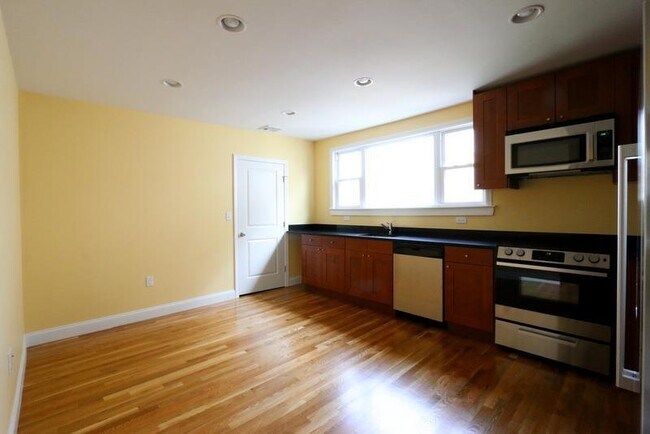 Building Photo - 38 Medford St