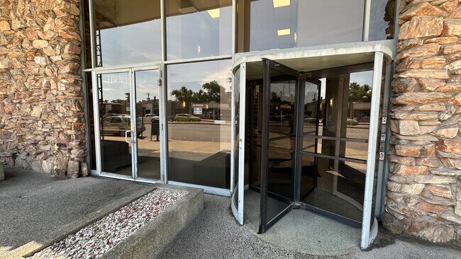 Foto del edificio - 7234 W North Ave