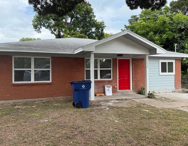 Building Photo - 117 Thelma Ln