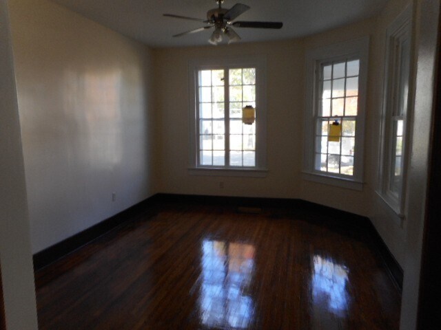 Building Photo - 3 Bedroom Townhouse near Downtown