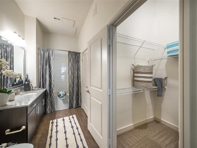 Building Photo - 2 br, 2 bath Flat - 1910 S Lamar St 912 sf