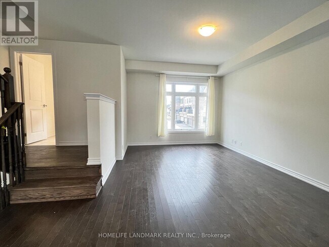 Photo du bâtiment - 33 Guardhouse Cres