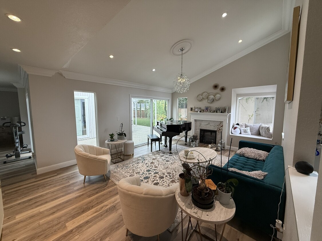 Foto principal - 328 Flaming Oak Dr