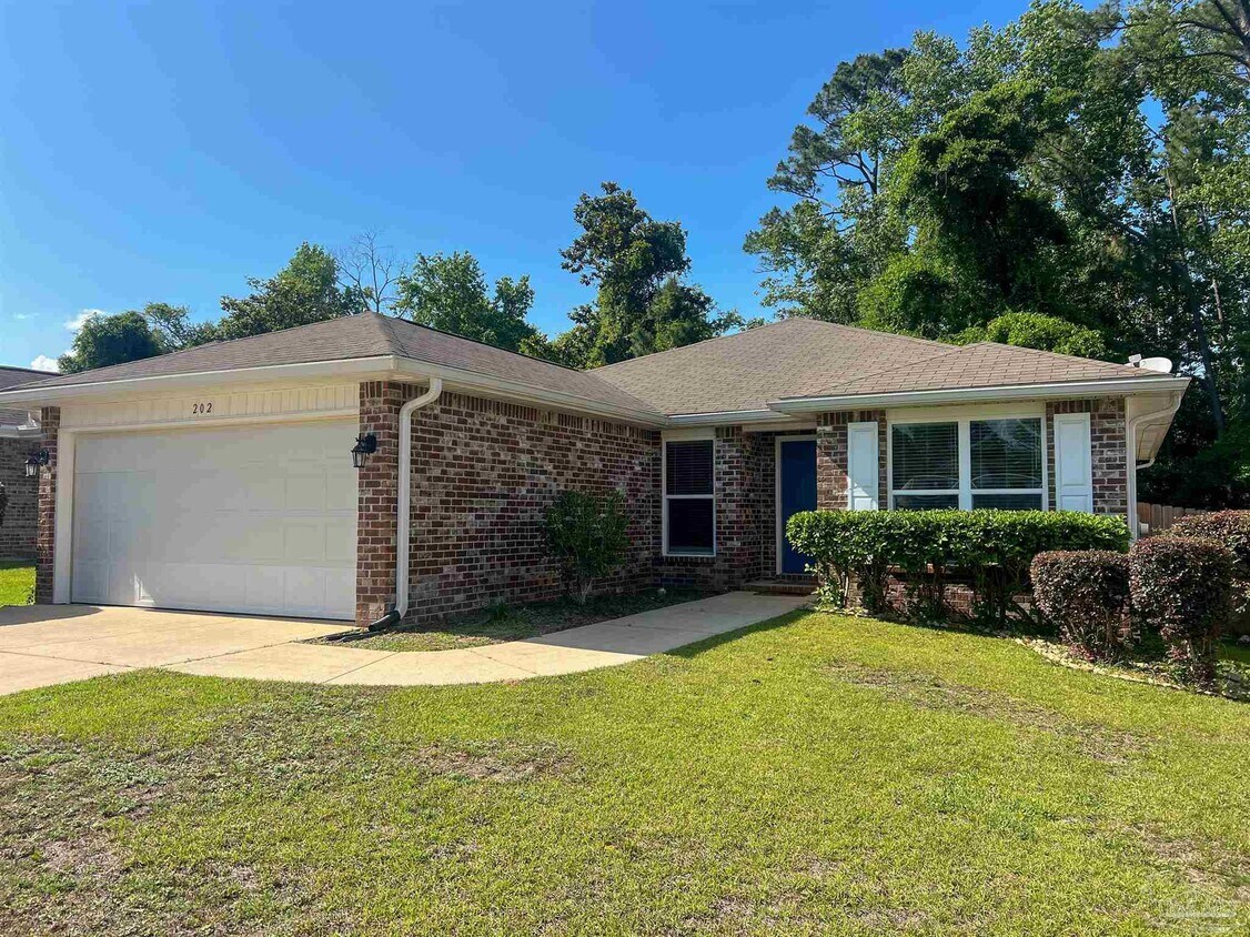 Primary Photo - 202 Creekview Dr