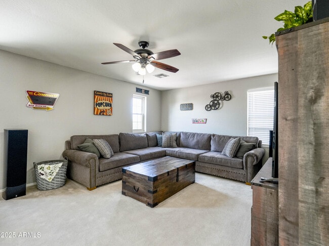 Foto del edificio - 761 W Desert Hollow Dr