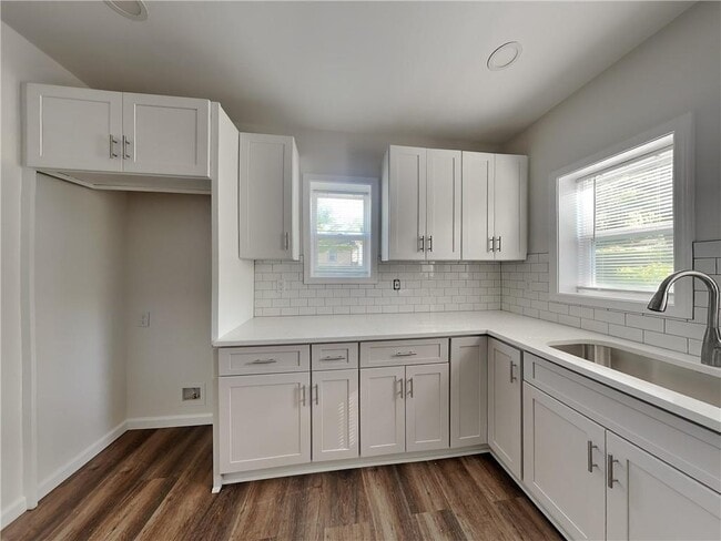 Building Photo - 499 Woodlawn Ave NW