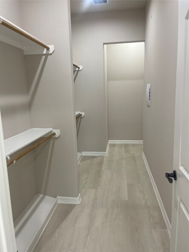 Foto del edificio - 9647 Champion Heavens Dr