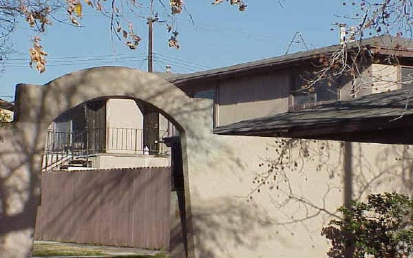 Primary Photo - 5170 Revere St
