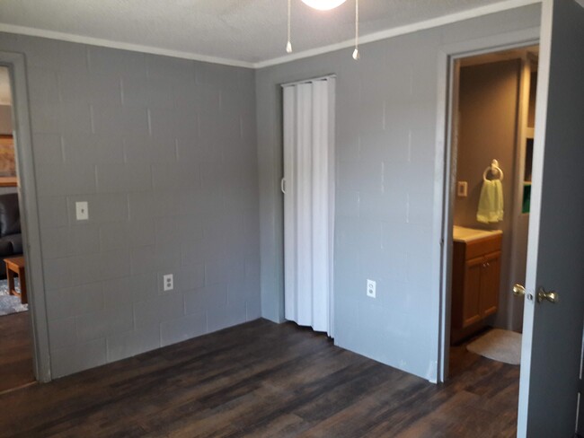 Front Bedroom - Adams Avenue Apartments