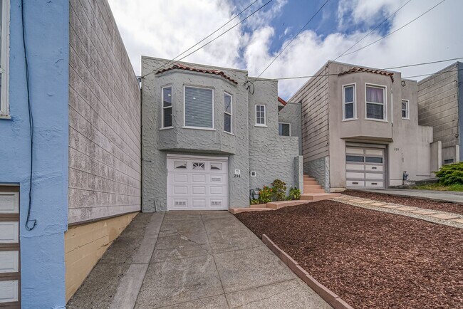 Foto del edificio - Single family house with garage and well m...