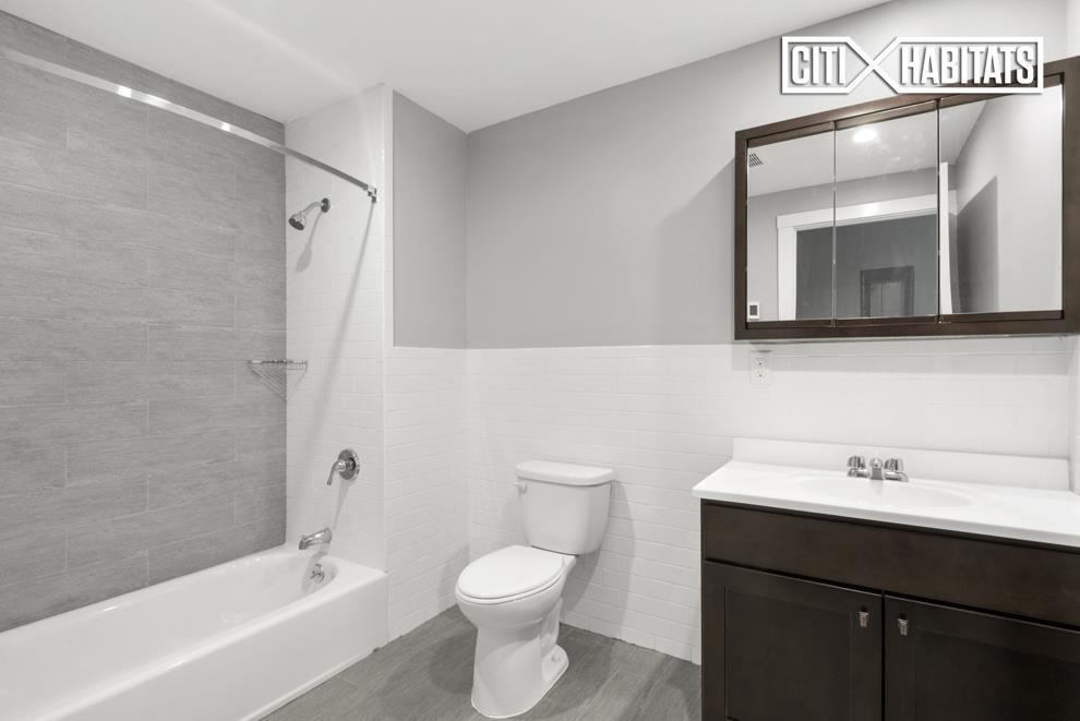 Building Photo - 747 E 133rd St