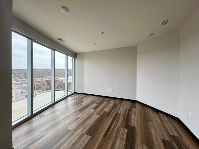Oficina/La - Bridge Plaza Apartments