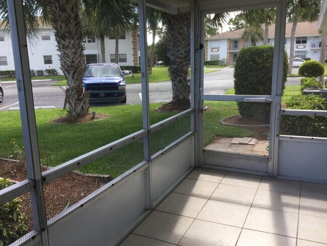 Building Photo - 1222 S Lakes End Dr