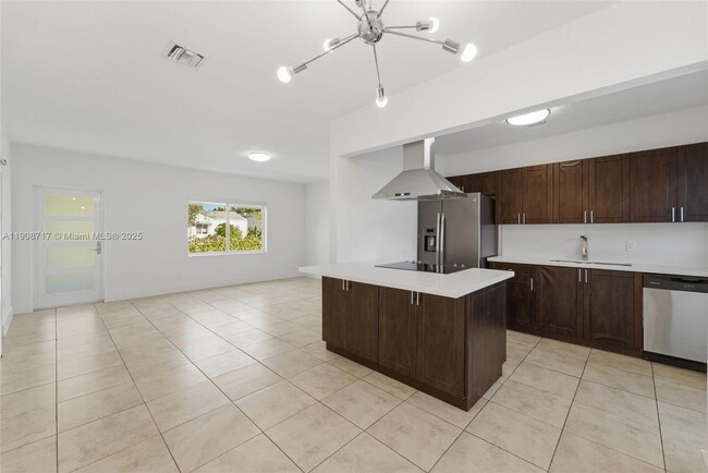 Photo - 570 NW 49th St House