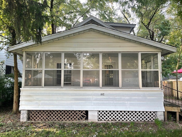 5594 Comstock Ave, Kalamazoo, MI 49048 House Rental in Kalamazoo, MI