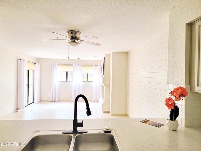 Foto del edificio - 10080 E Mountainview Lake Dr