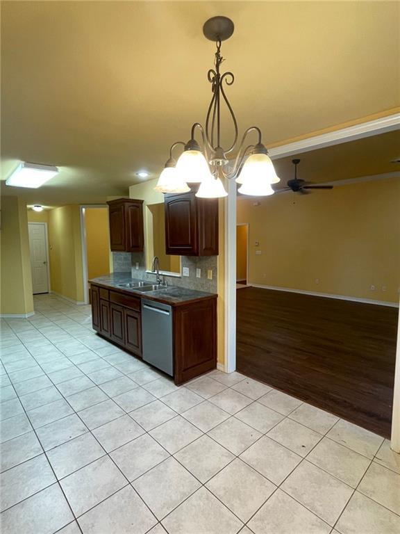 Foto del edificio - 143 Fox Run Cir