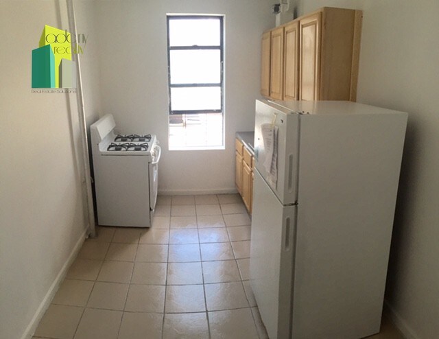 Building Photo - 803 E 182nd St