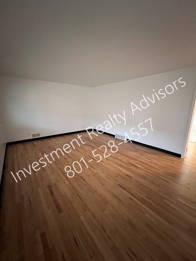 Primary Photo - Spacious Apartment in Millcreek!