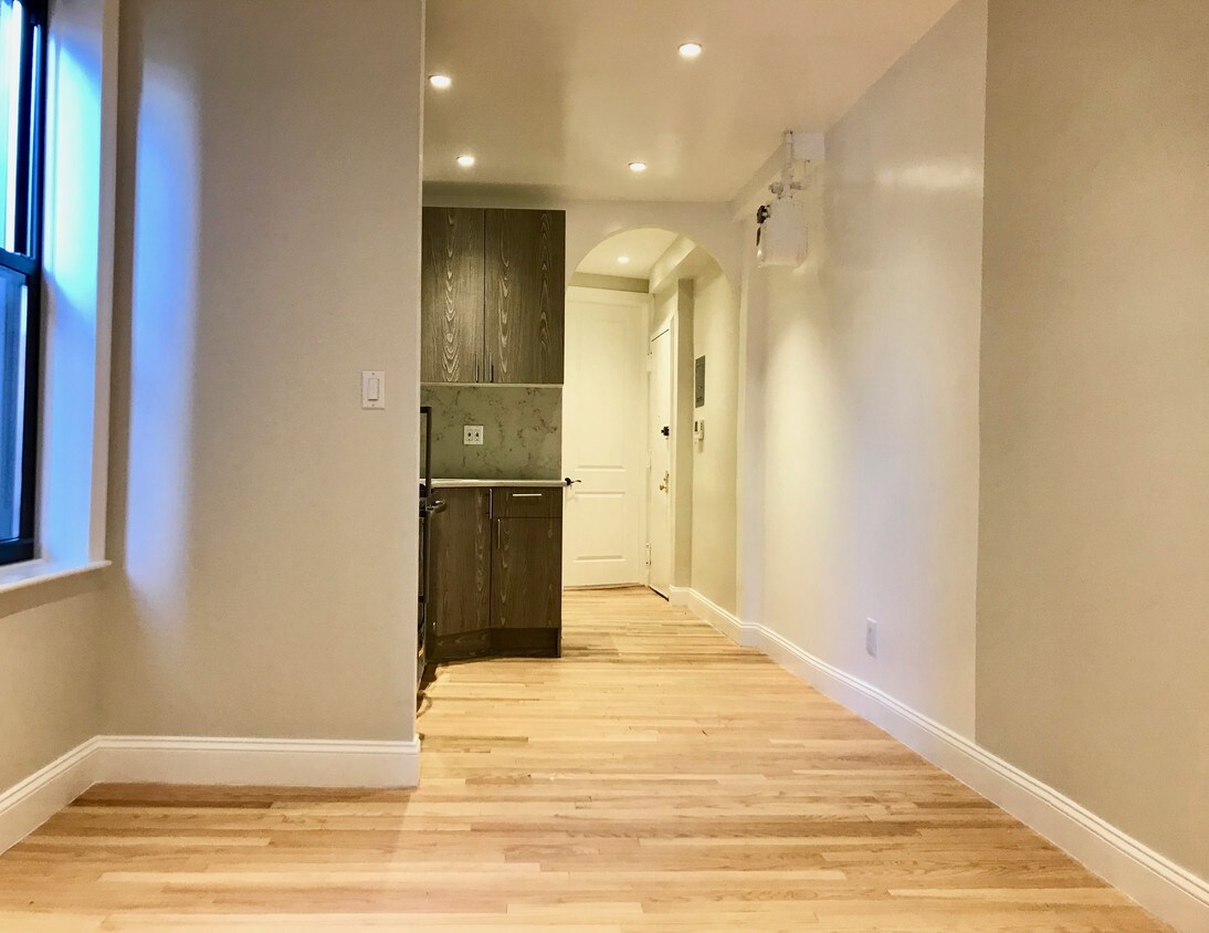 Foto principal - 636 E 6th St