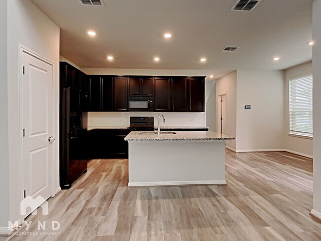 Building Photo - 5709 Pleasanton Pkwy