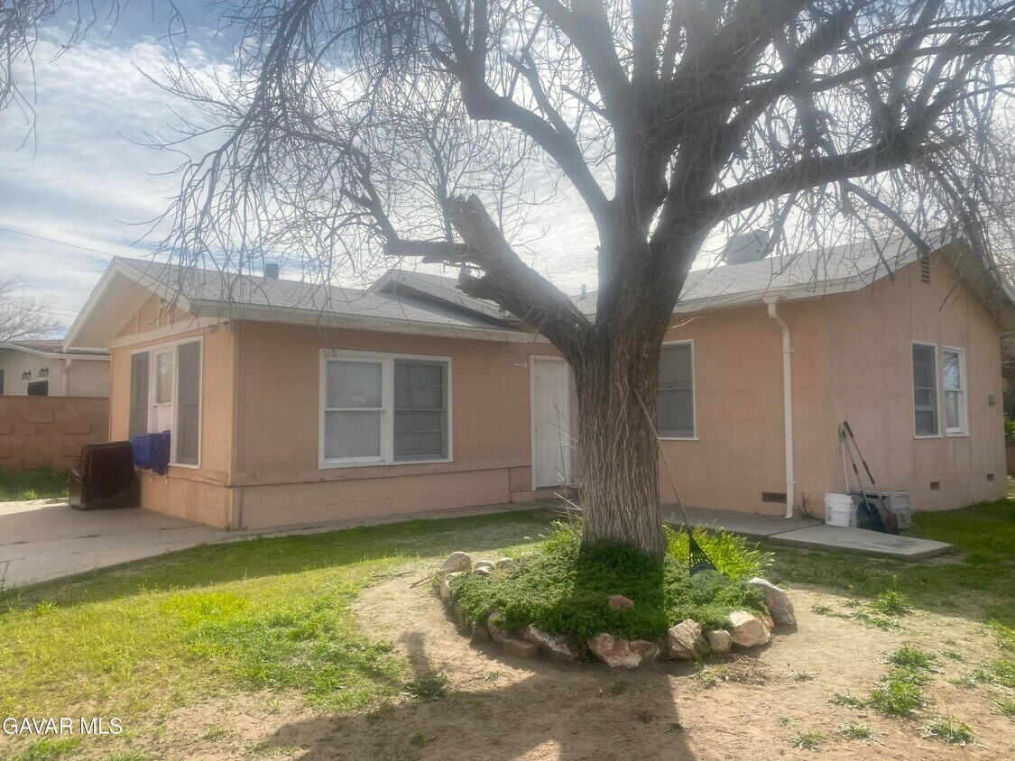 Primary Photo - 43360 7th St E