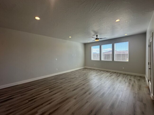 Foto del edificio - BRAND NEW 3 BEDROOM SAND HOLLOW TOWNHOME F...