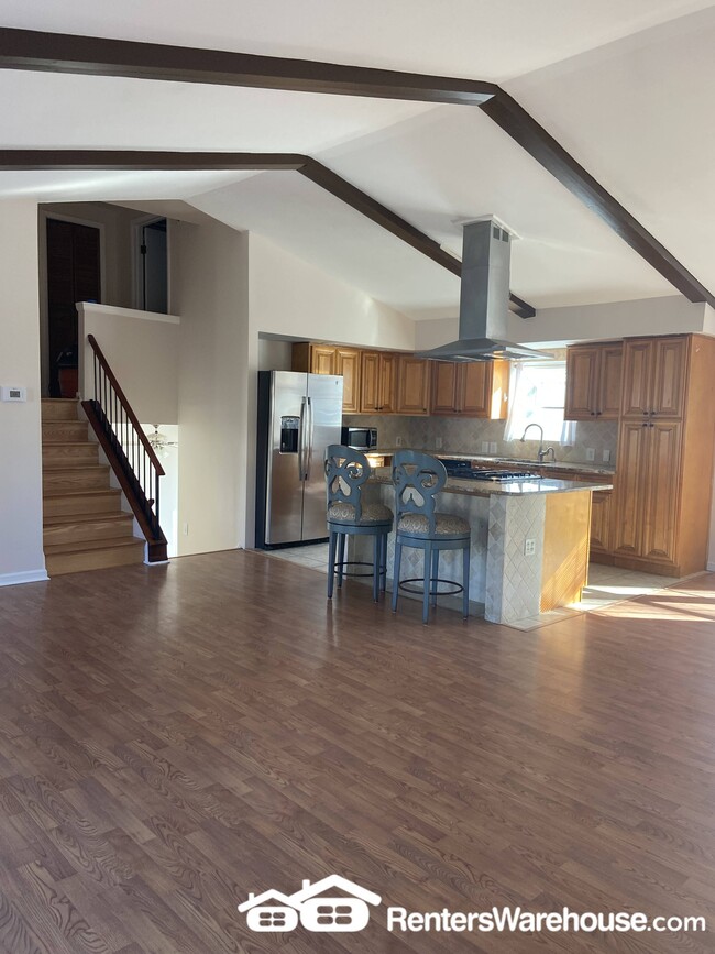 Building Photo - 750 Hyde Park Dr