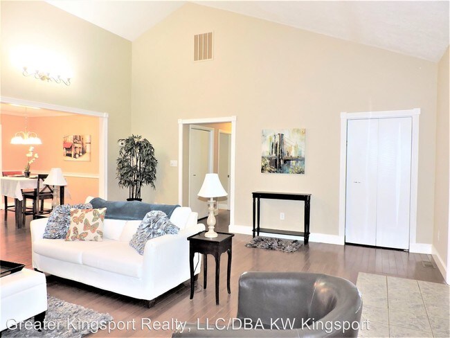 Building Photo - 5 br, 3.5 bath House - 539 Terrace Lake Dr
