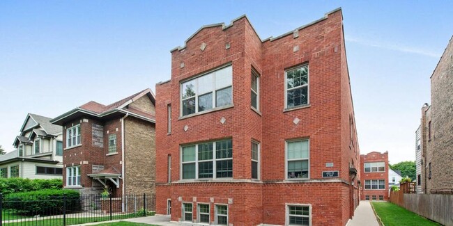 Foto del edificio - HIGHPOINT Old Irving Park