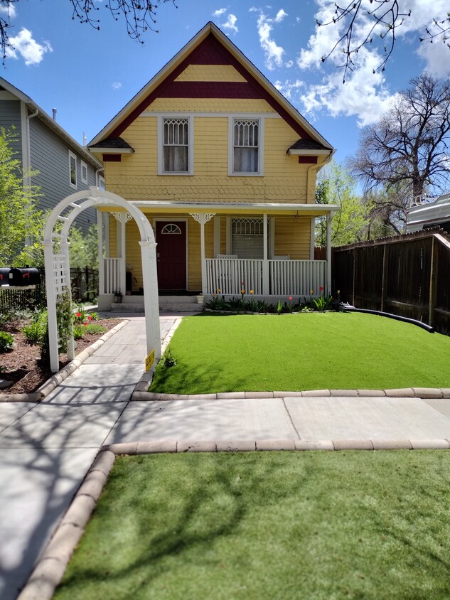 Front yard and entry - 637 E Willamette Ave